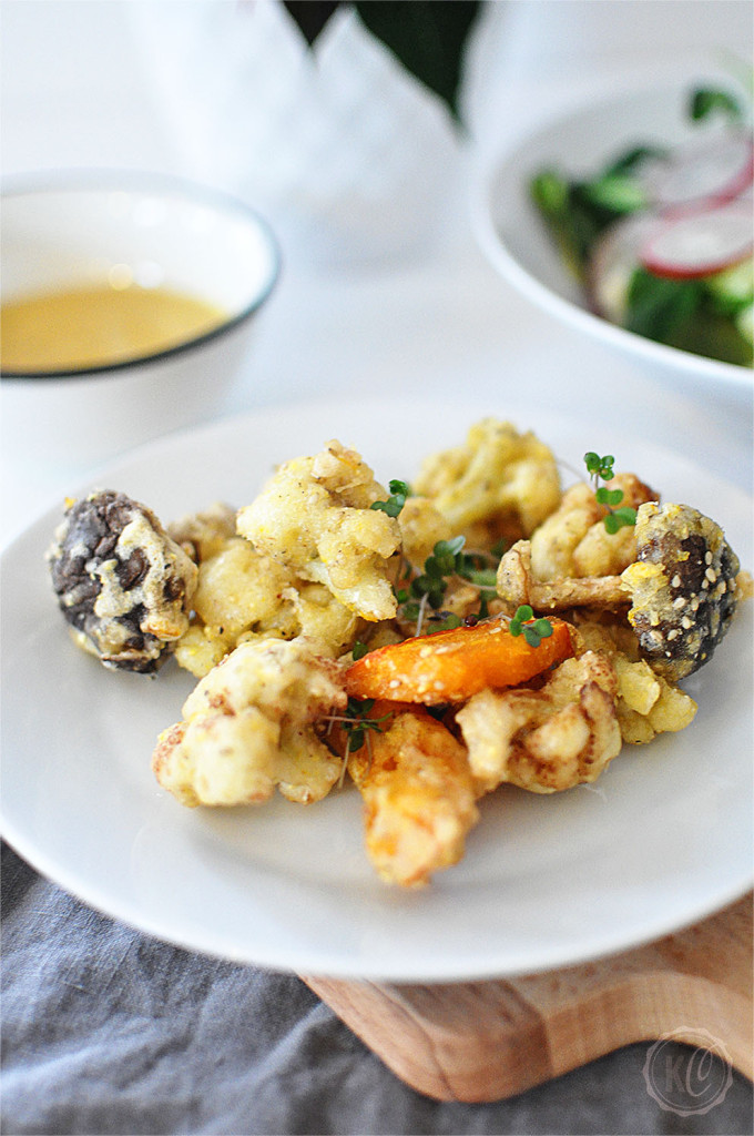 Gebackenes Gemüse mit Cashew-Kurkuma-Dip