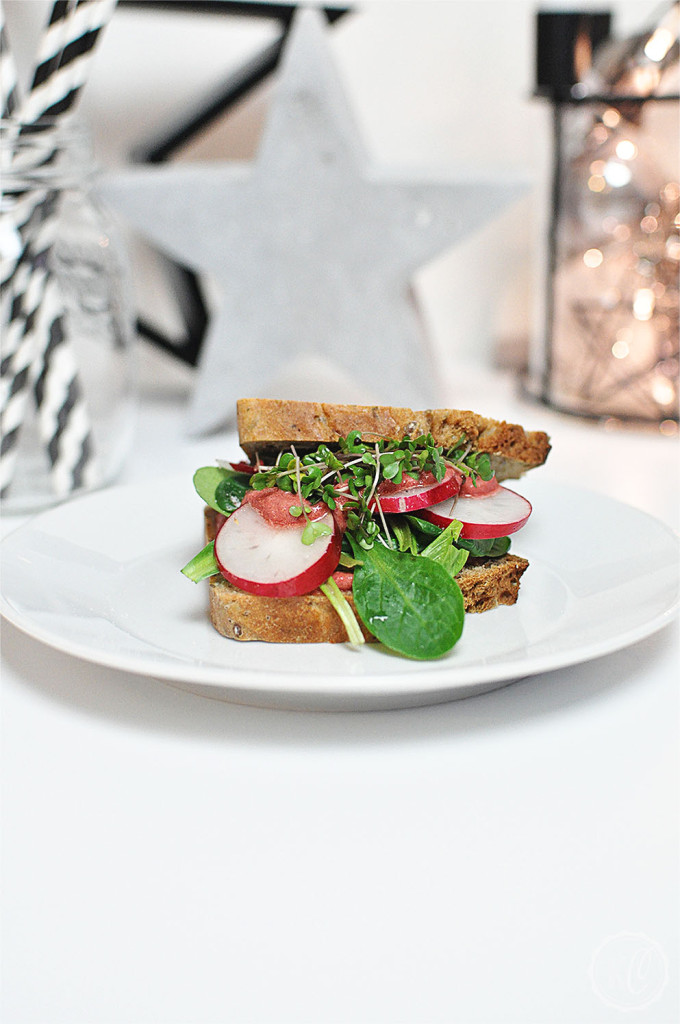 Tofu-Sandwich mit Rote-Beete-Mayonnaise