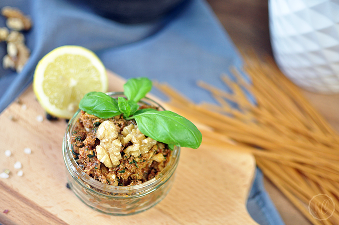 Tomaten-Walnuss-Pesto