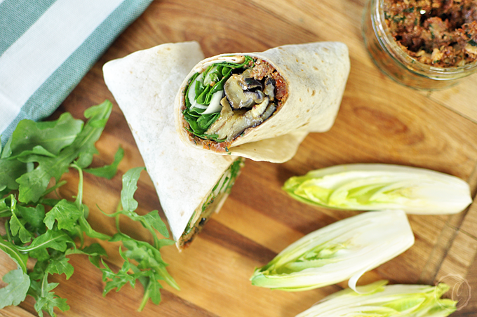 Melanzani-Wrap mit Tomatenpesto