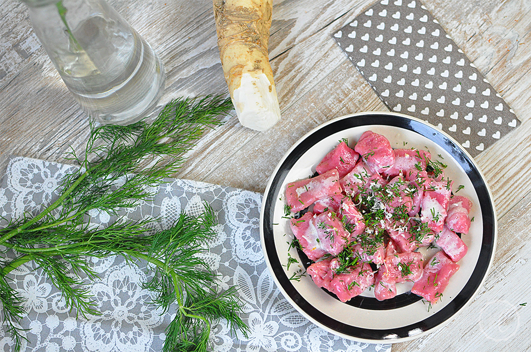 Rote-Bete-Gnocchi mit Krensauce und Dill