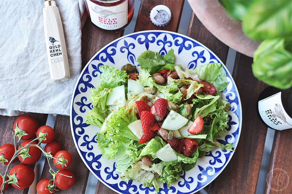 Sommersalat mit Goldkehlchen-Cider-Dressing