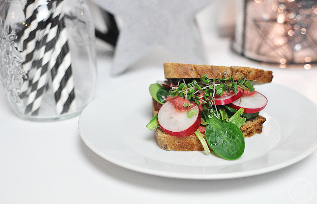 Tofu-Sandwich mit Rote-Bete-Mayo