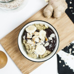 Ayurvedischer Porridge mit Acai Topping